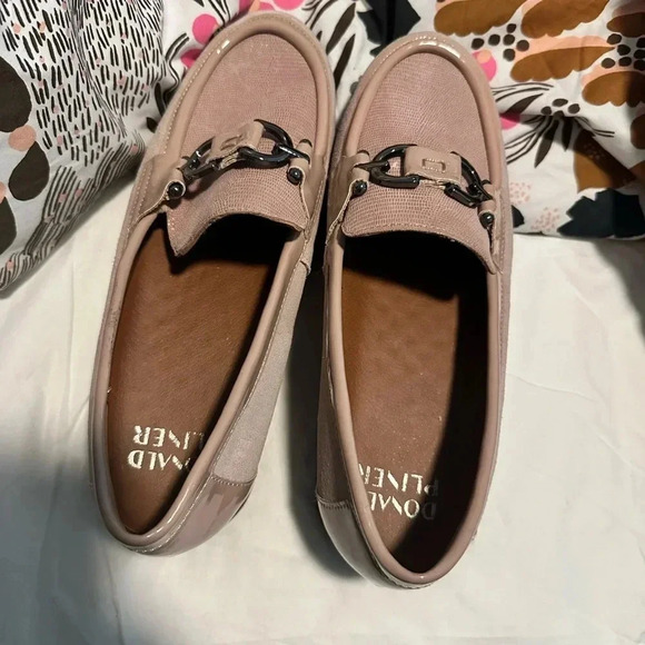 Donald J. Pliner Clio Loafer color salmon size 7.5 - Picture 2 of 7